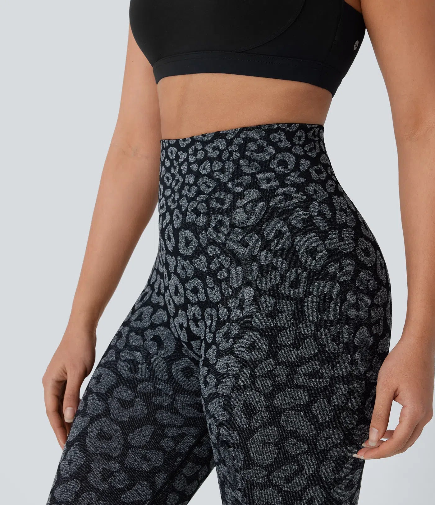 Højtaljede yogaleggings med leopardprint og sømløst flow