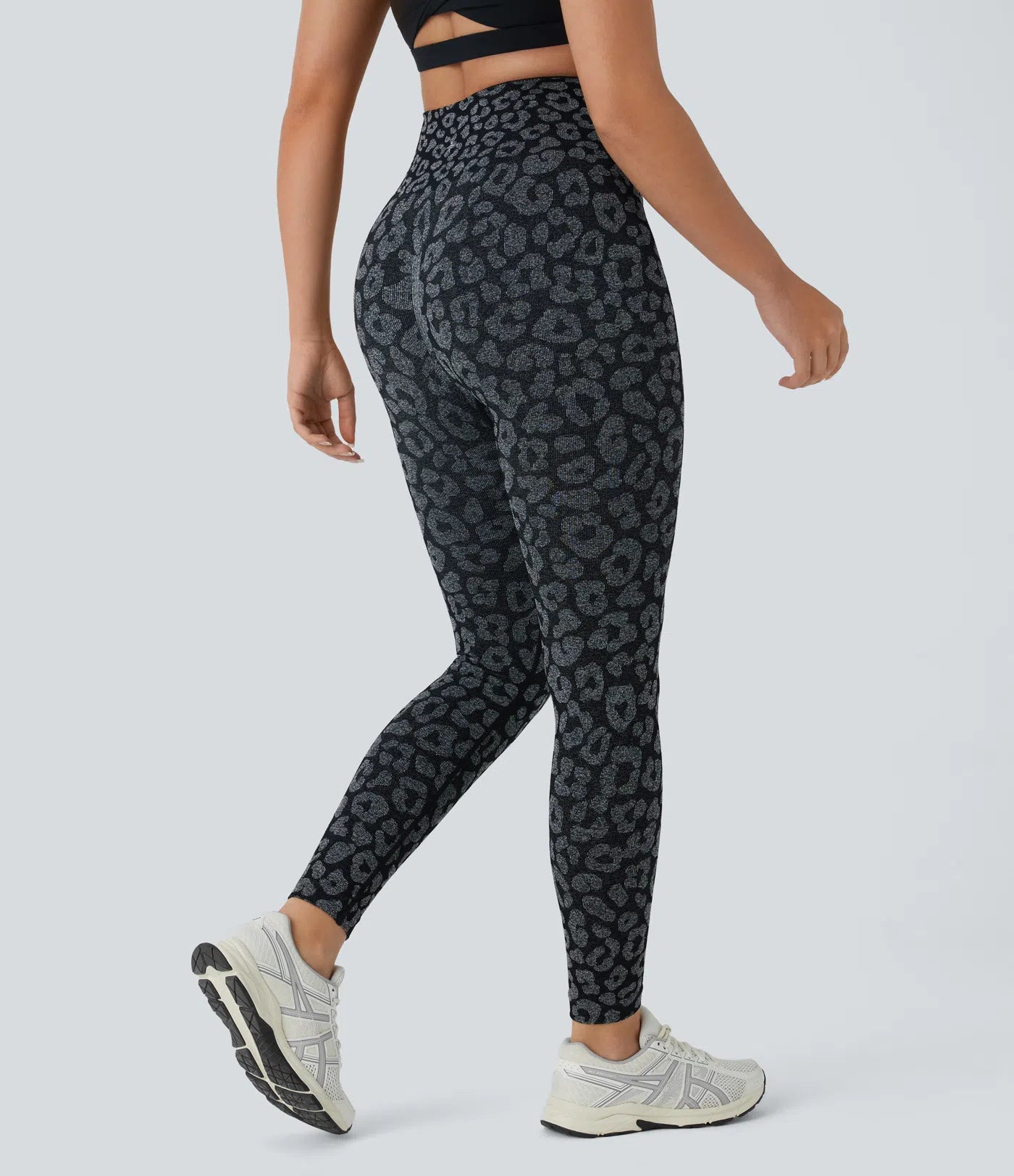 Højtaljede yogaleggings med leopardprint og sømløst flow