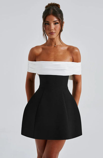 Chic off-shoulder minikjole med sløjfedetalje